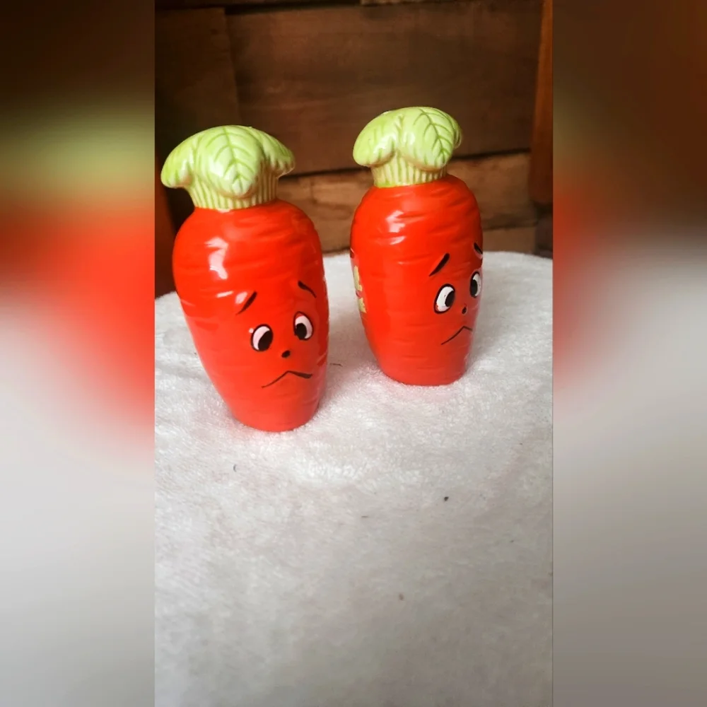 Vintage Salt and Pepper Shakers Anthropomorphic Ceramic Made In Japan